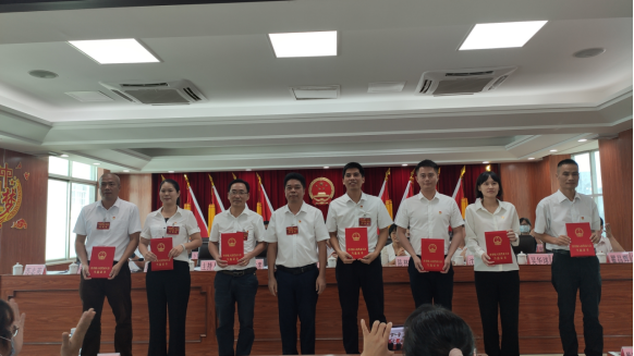 洋青鎮第十八屆人民代表大會第一次會議勝利召開（報道1422.png