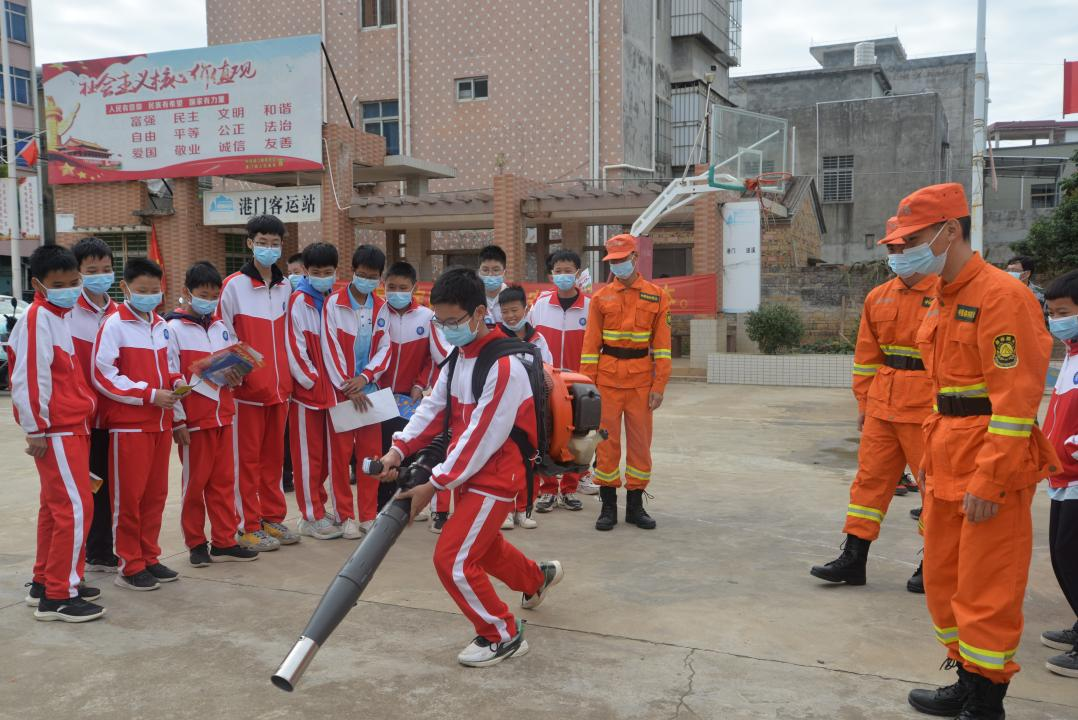 安全宣傳“進農村”安全知識入人心5.png