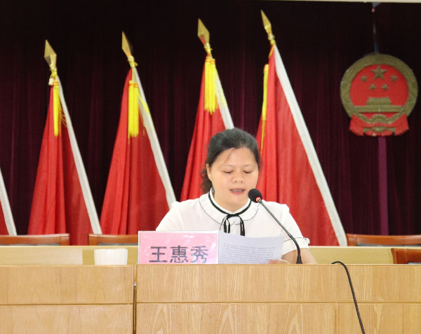 建新鎮黨委副書記、鎮長王惠秀傳達會議精神.jpg