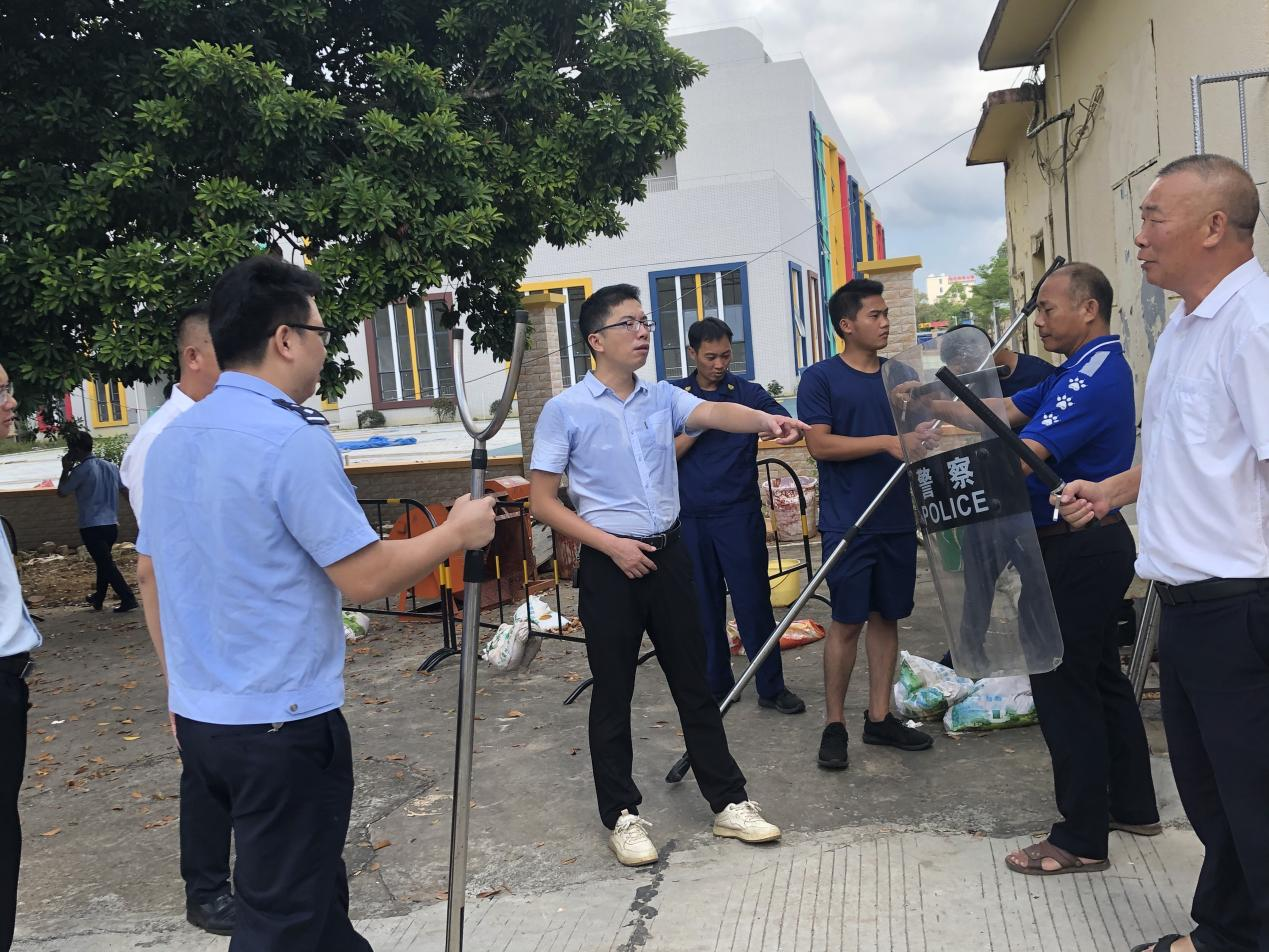 遂溪縣河頭鎮開展校園安全聯合大檢查4.png