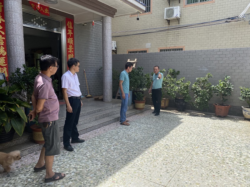 7 專班領導成員下村指導“美麗庭院”創建.jpg