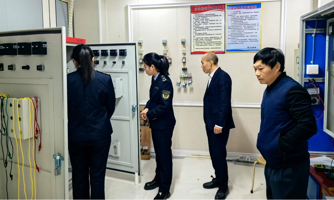 遂溪縣應急管理局組織開展安全生產培訓機構安全檢查1.png