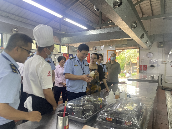 “牢”筑食安基 平安在行“動”——遂溪縣市場監督管理局開展“五一”勞動節前食品安全專項檢查